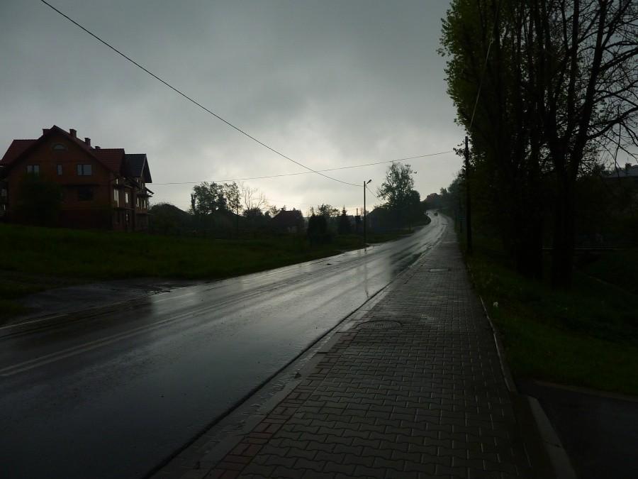 Nie chciało się rozpogodzić. Wciąż padało więc jeździliśmy od wiaty do wiaty