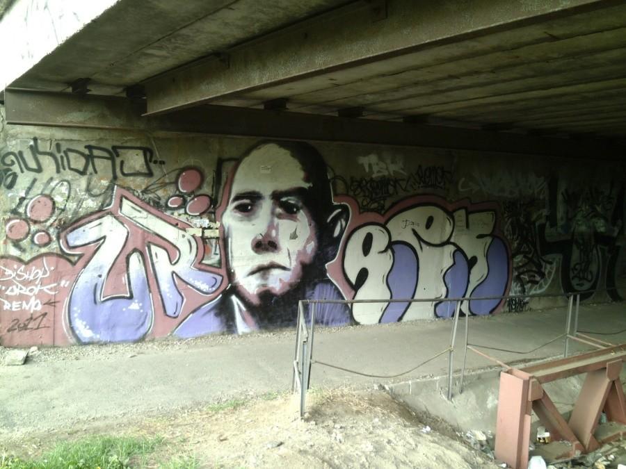Graffiti na Zagórzu w drodze pod Auchan/Leroy Merlin