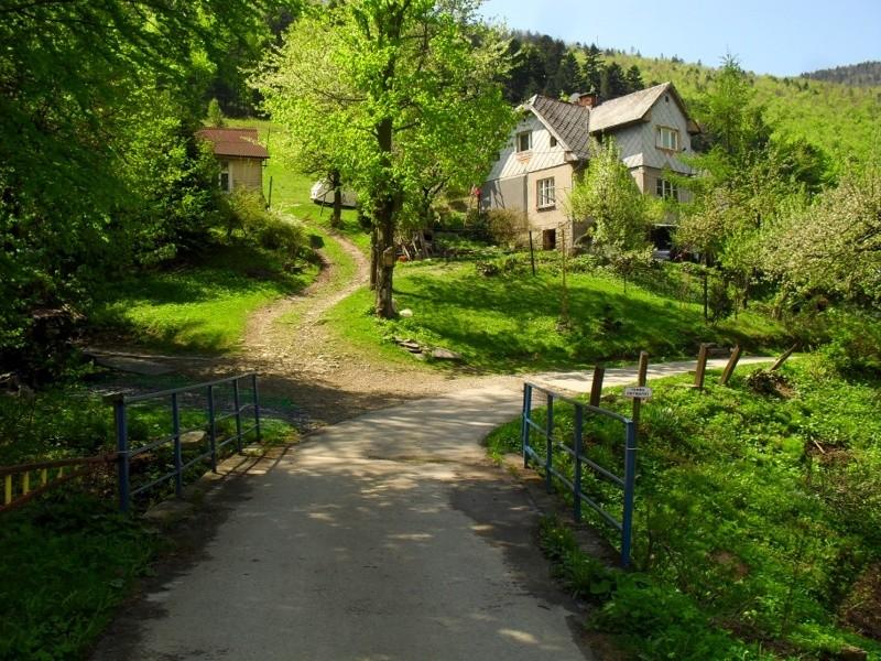Koniec, most z tabliczkami teren prywatny