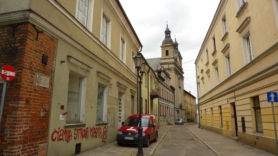 Jedna z piotrkowskich uliczek na starym mieście