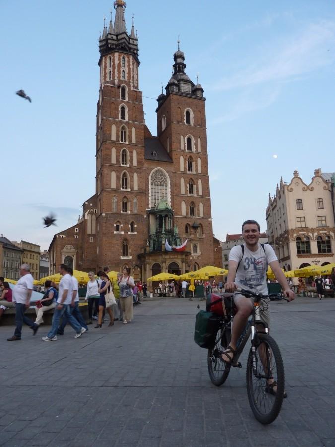 Zdjęcie obowiązkowe - Niefotogeniczny grymas przed kościołem Mariackim.