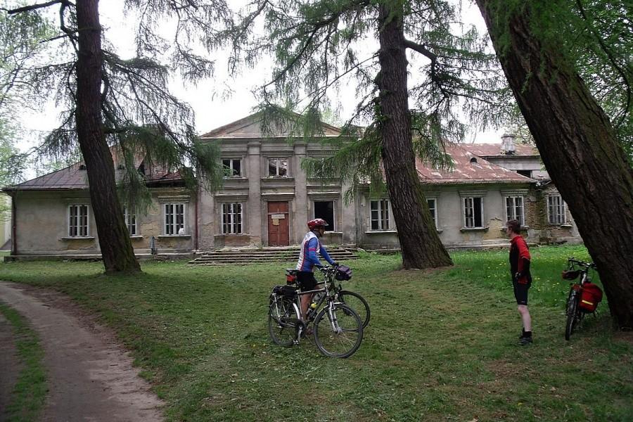 Walący się pałac w Kobielach Wielkich