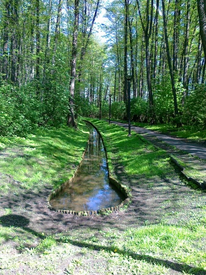 Skwerek na rogu Trasy i Broniewskiego