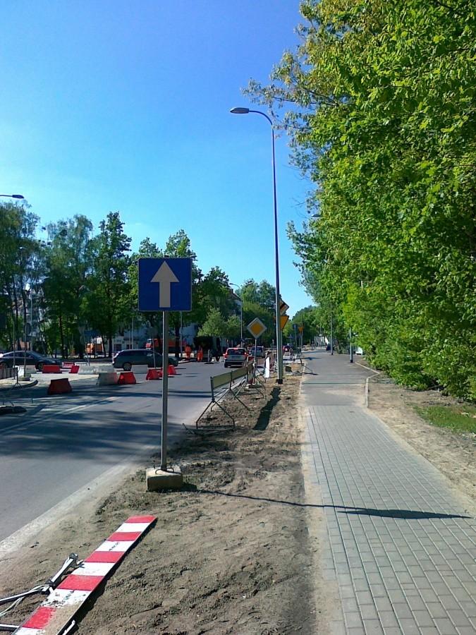 Budowa ronda Radiowa, dziś pracuje jedna maszyna