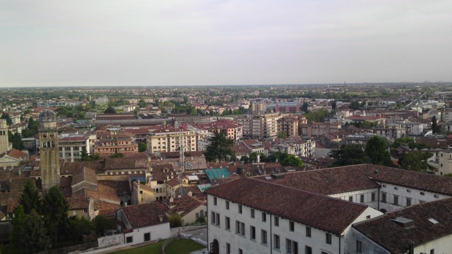 Kolejny widok na miasto ale już prawie ze szczytu