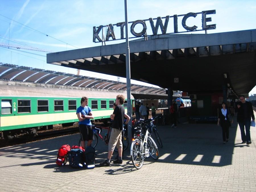 na peronie 4 dworca w Katowicach