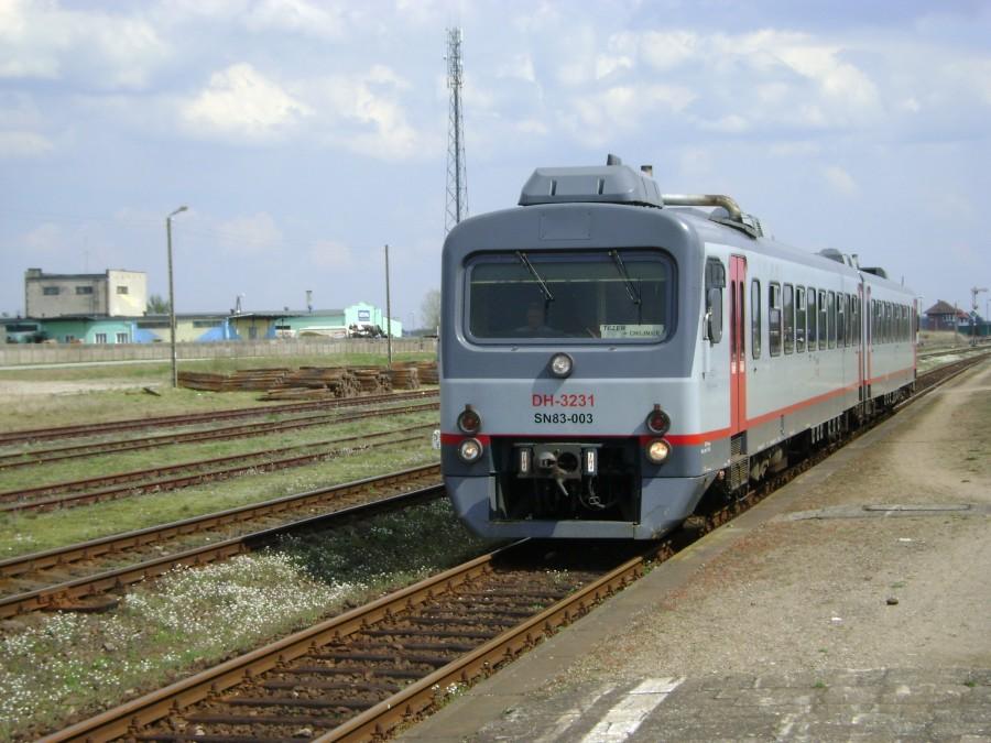Szynobus relacji Tczew-Chojnice na stacji Czersk