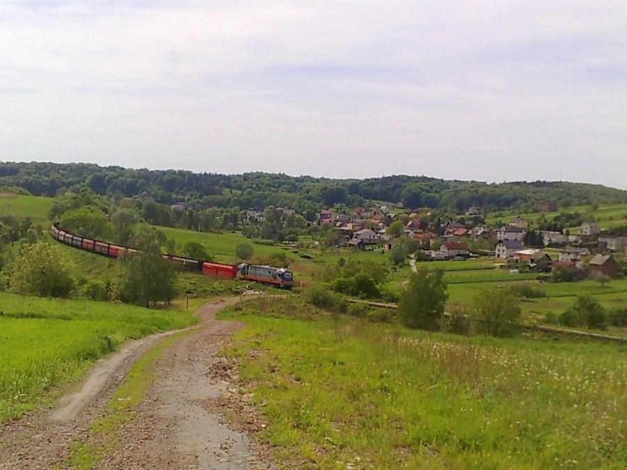 Moje opony na takich zjazdach i takiej nawierzchni, rzucają rowerem na wszystkie strony