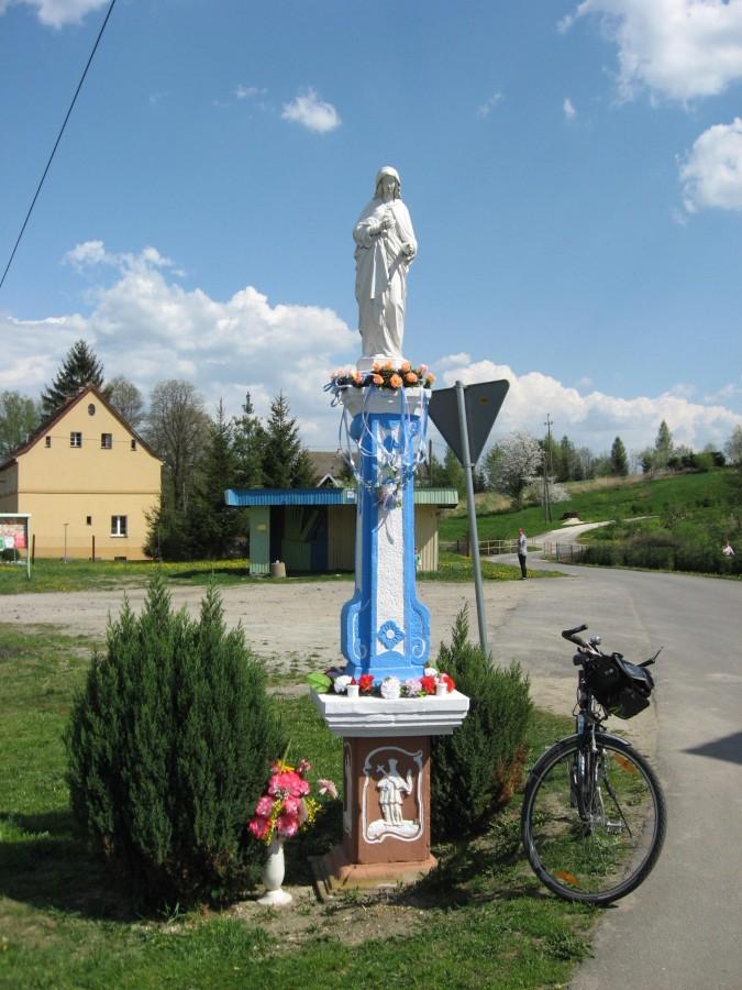 figurka Matki Bożej w Jaszkowej Dolnej
