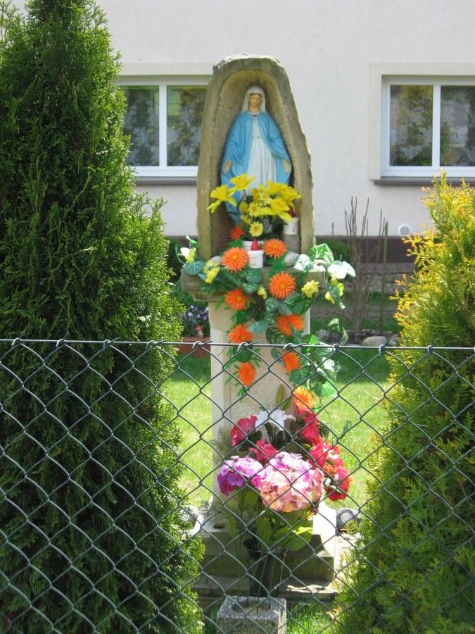 Figurka w Jaszkowej Dolnej na rozdrożu do Podzamku