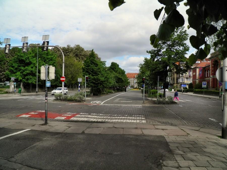 Aleja Jana Pawła II - w oddali Urząd Miasta Szczecin.