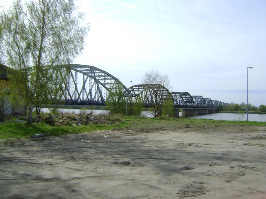 Widok na most B.Malinowskiego z ulicy Portowej