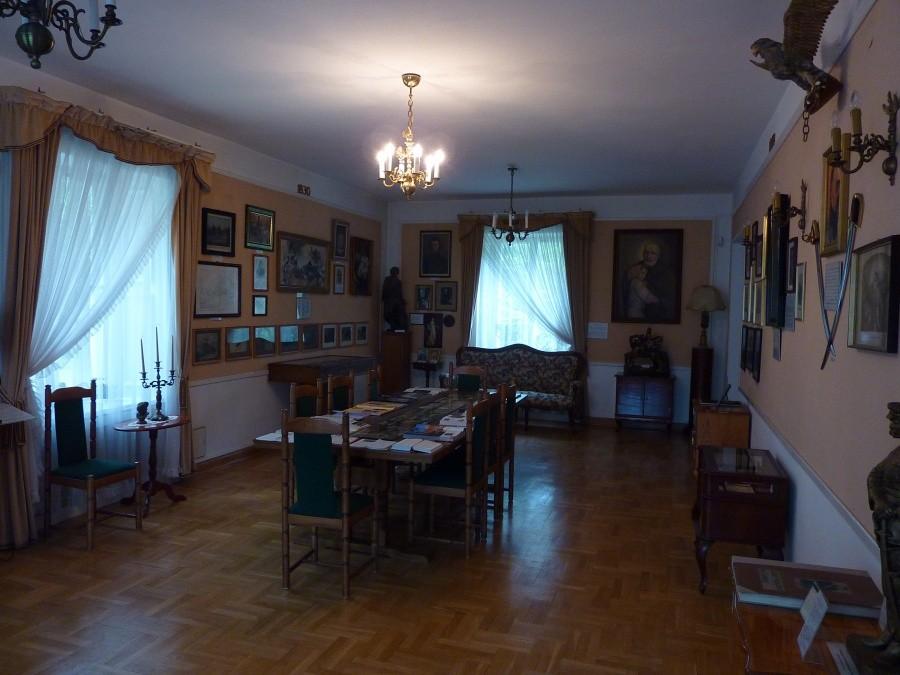 Muzeum. Wnętrze dworu w Pilaszkowie.