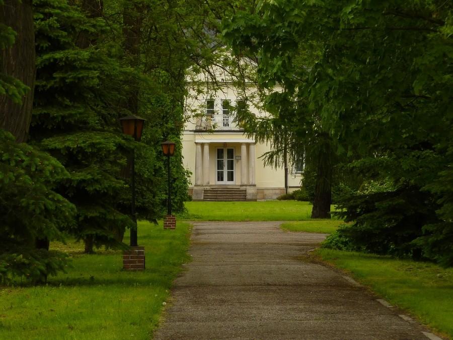 Dwór w Pilaszkowie. Wewnątrz mieści się muzeum.