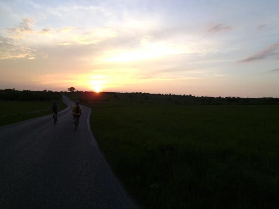 Zachodzące słońce nad Luszowicami i my