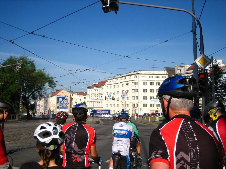 w porannej porze przedzieramy się przez centrum Pragi