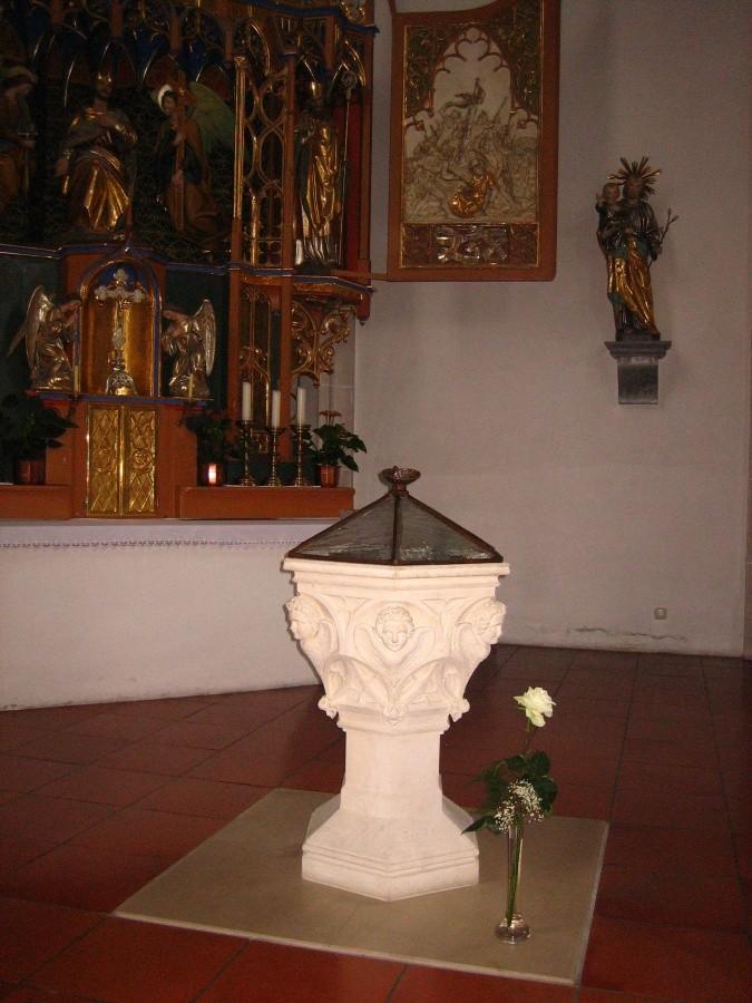 Chrzcielnica przy której został ochrzczony Józef Ratzinger