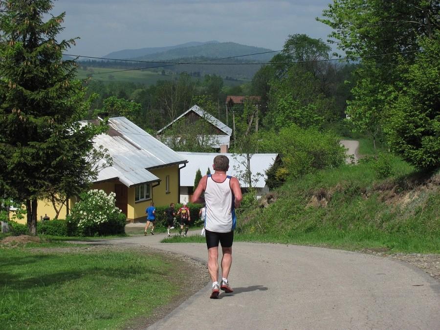 zbieg pod zabudowaniami Nowicy