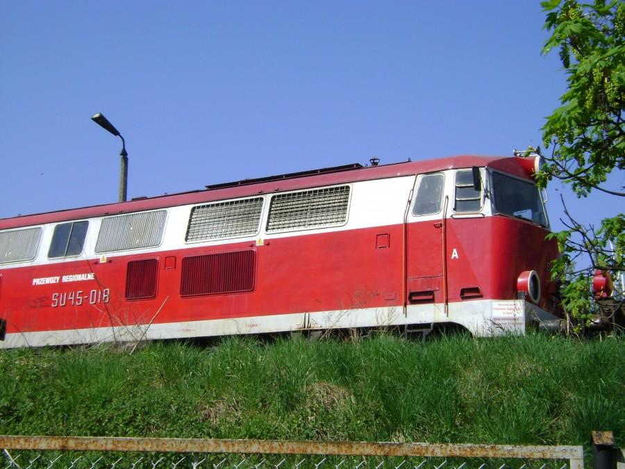Lokomotywa SU45-018 na lokomotywowni Chojnice