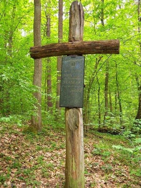 Krzyż poświęcony poległym żołnierzom
