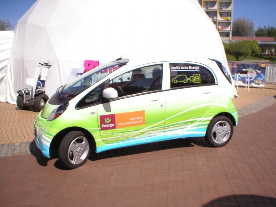 ELEKTRYCZNE AUTO PRZYSZŁOŚCI