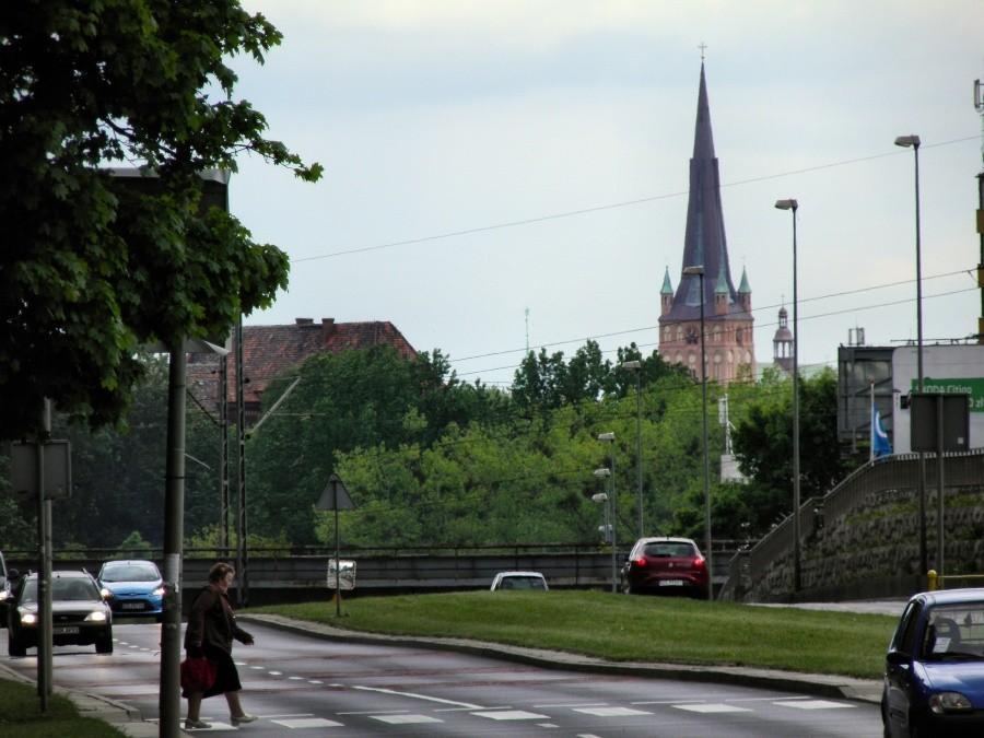 Tak z ul. Mieszka I wygląda wieża szczecińskiej bazyliki.