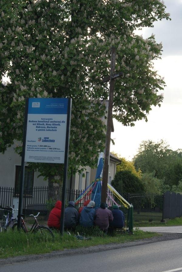 jedna z majówek przy krzyżu w Glinniku