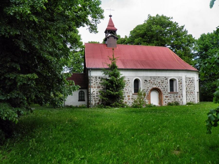 Kościółek w miejscowości Bobolin.