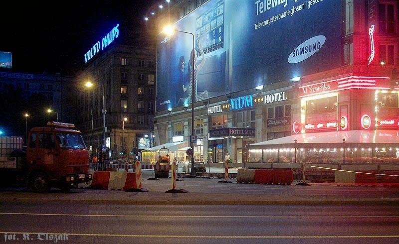 Uwaga roboty na krawężniku!