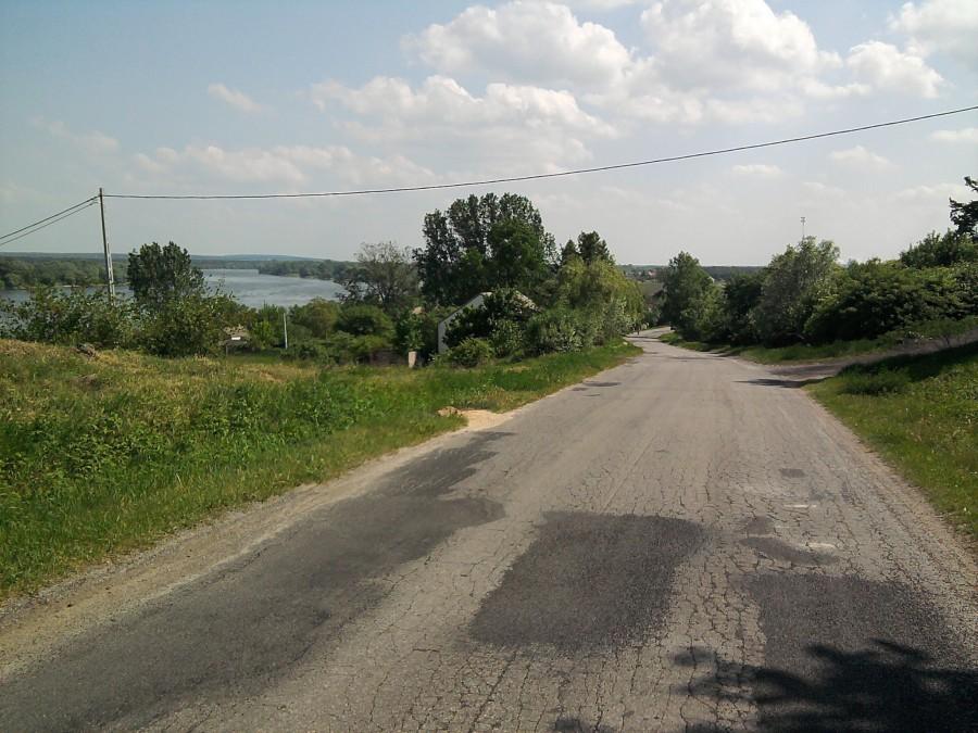 Miły zjazd z widokiem na Wisłę w Kucerzu