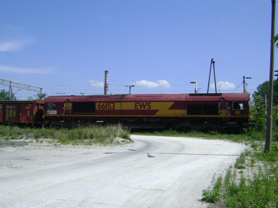 Spalinowóz Class 66153 DB Schenker na stacji Tomaszów Mazowiecki