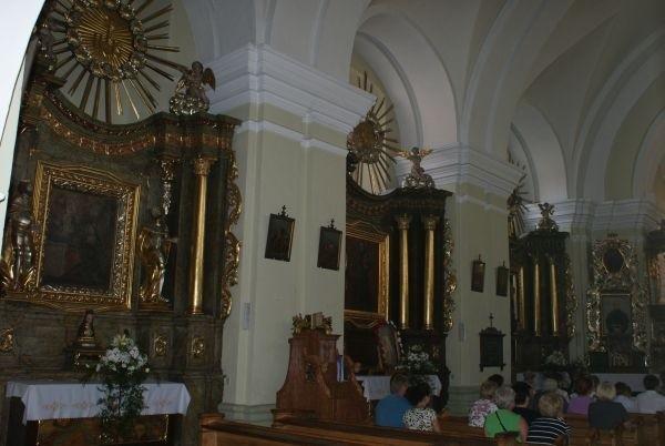 boczne ołtarze w Sanktuarium