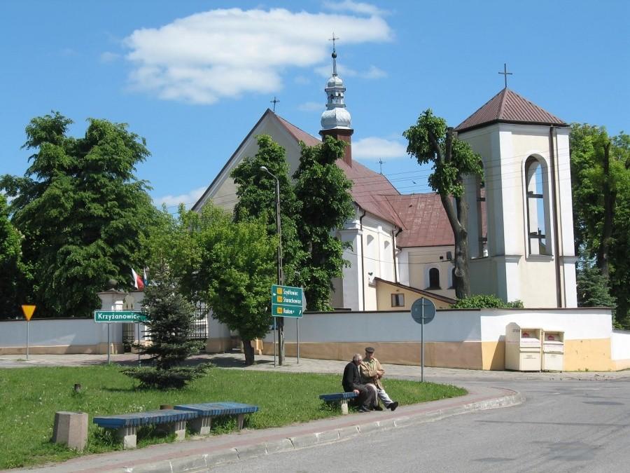 kościół na skrzyzowaniu dróg w Wierzbicy - wiosenny luz
