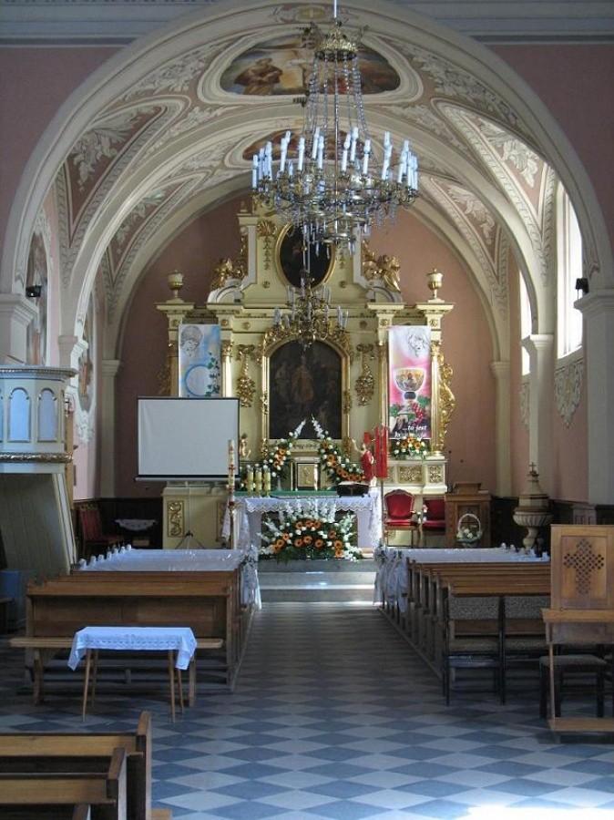 barokowe wnętrze kościoła w Wierzbicy