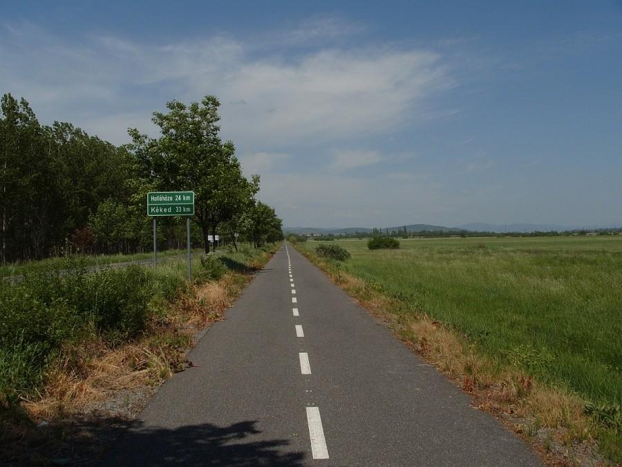 ścieżka rowerowa w stronę Hollohazy