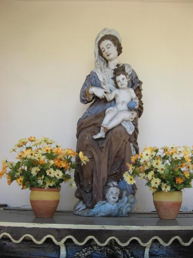 Jaszkowqa Górna- figura w kapliczce przed Kościołem