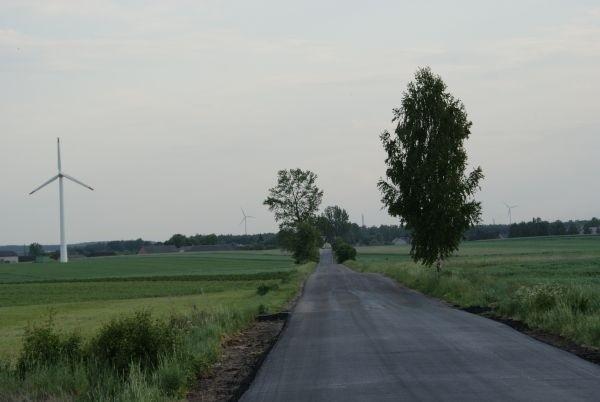 tam stoją już trzy, po drugiej stronie S8 kolejne...