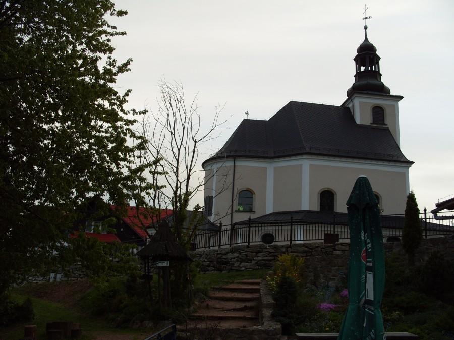 Widok na Sanktuarium od strony schroniska.