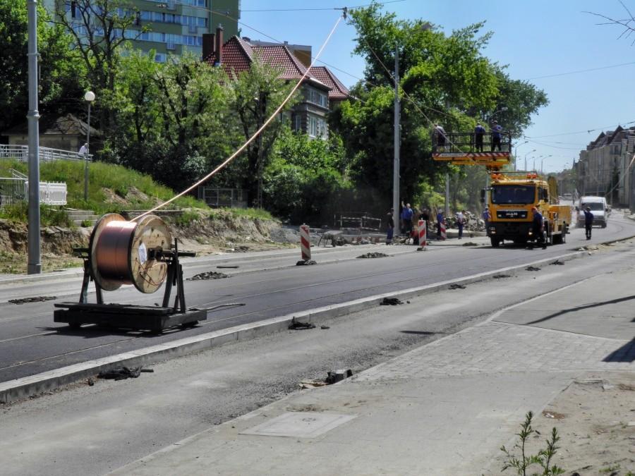 25 maja na ulicy Arkońskiej - prace przy trakcji tramwajowej.