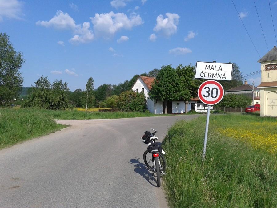 Dojechałem do Malej Cermnej ale sklepów brak oj to nie ładnie to wracam do Polski tam wszystko otwarte i to 24h ;).