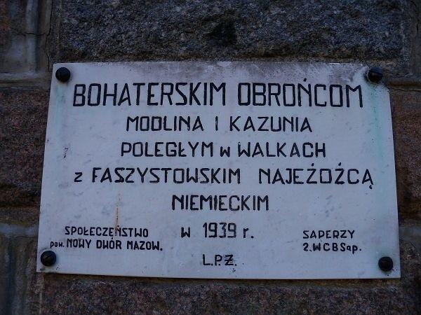 Tablica na pomniku