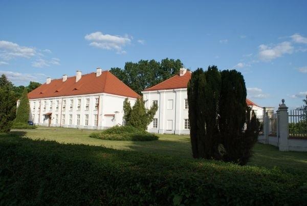 przez biskupa Antoniego Ostrowskiego