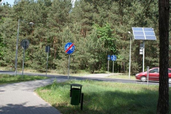 koniec miejskiego odcinka ścieżki do Spały, a zarazem początek leśnej ;)