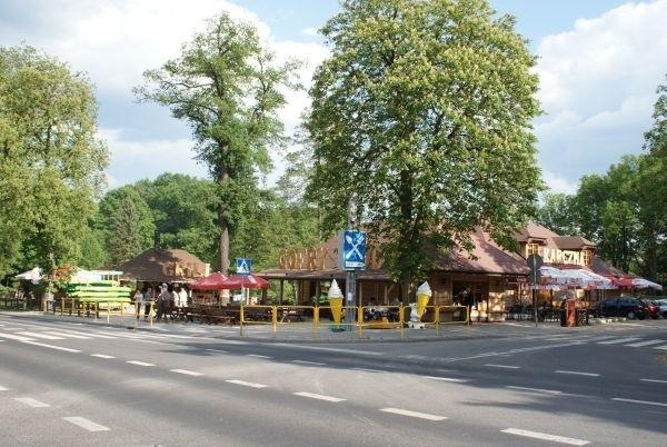 na skrzyżowaniu, centrum Spały