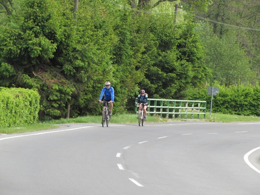 Czescy bikerzy jadą na Pradziada