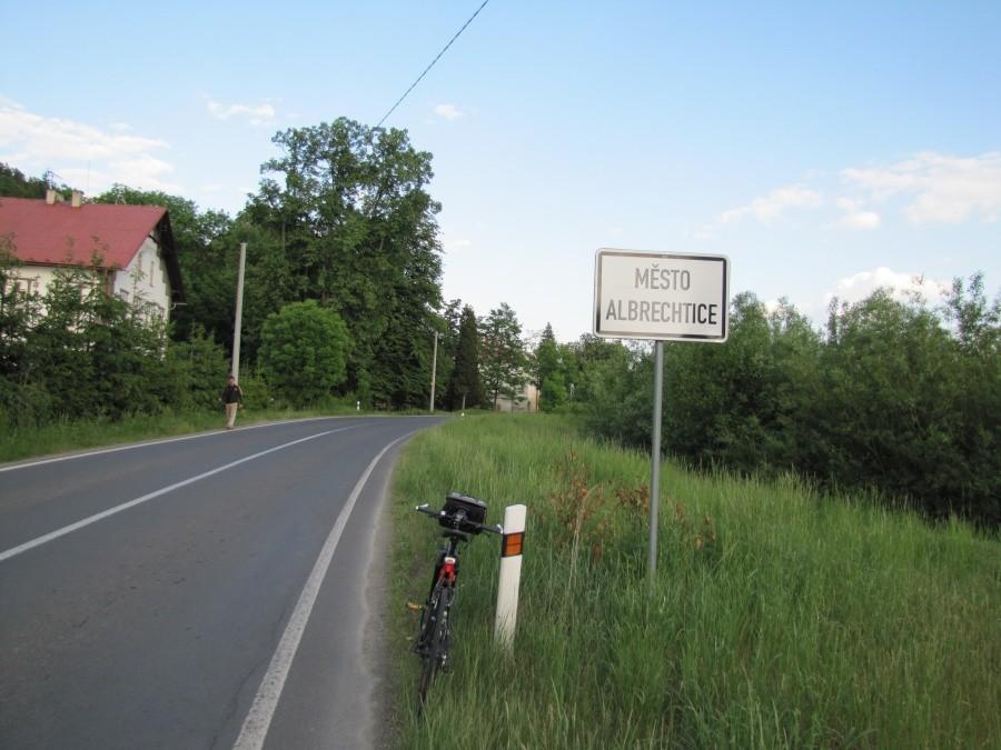 Mesto Albrechtice , dobrze się tędy jedzie, mały ruch.