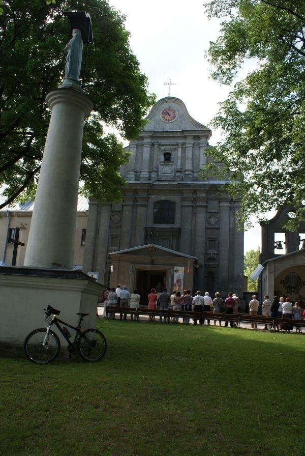 klasztor i parafia OO. Franciszkanów pw. św. Franciszka z Asyżu w Brzezinach