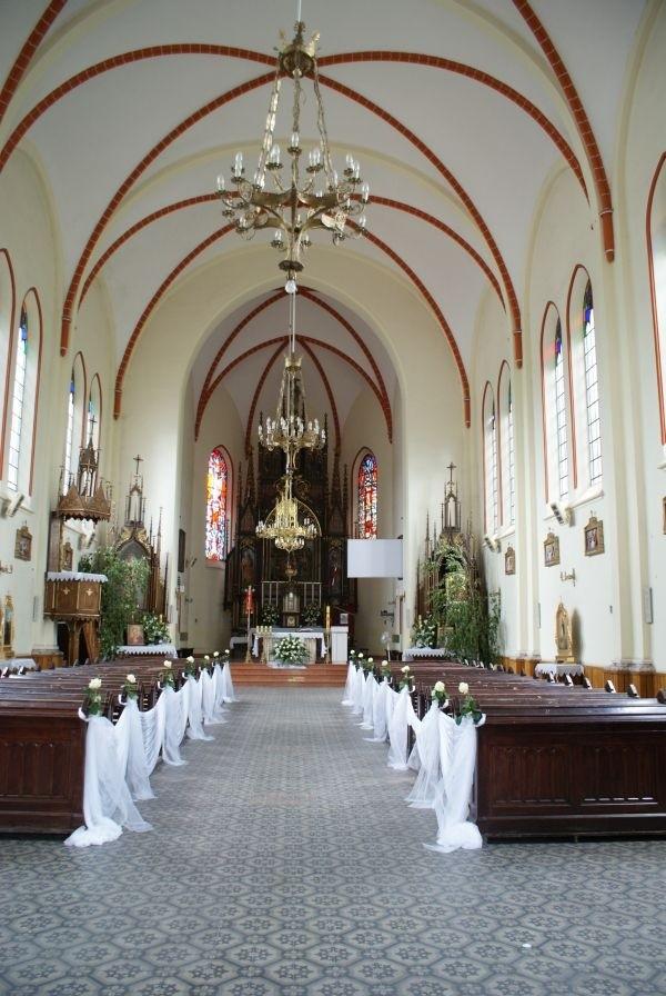 dziś był otwarty i udało mi się wejść tylko do kruchty, dużo światła - lubię takie :)