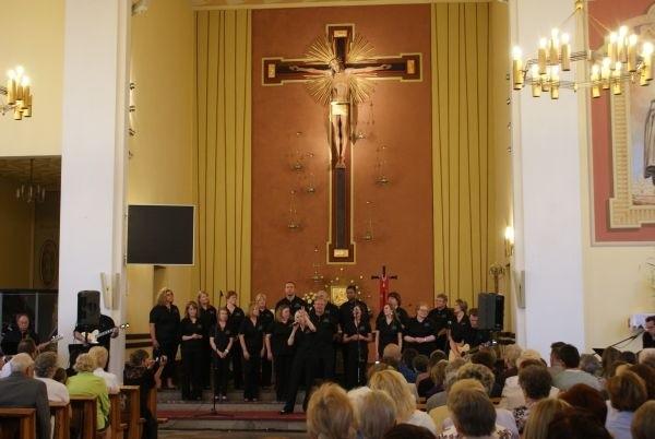 koncert odbył się w kościele św. Rodziny w Tomaszowie (Filipinii :p )