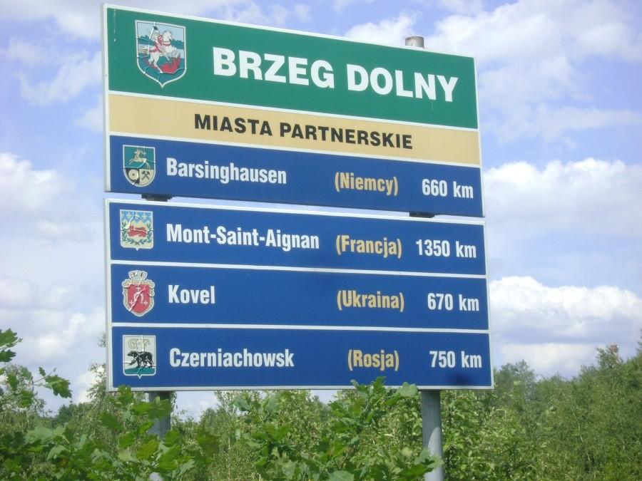 Brzeg Dolny - znak informacyjny.